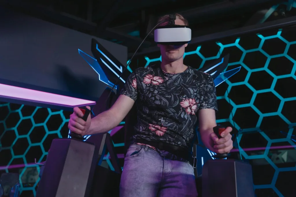 The Guide of Virtual Reality: A Historical Journey